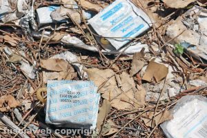 Viterbo - I preservativi abbandonati sulla Tuscanese
