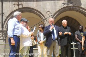 Viterbo - Il sindaco Arena, il prefetto Bruno, il vescovo Fumagalli a Giovani e colori