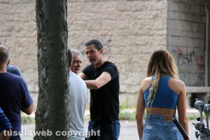 Viterbo - Alessandro Gassman durante le riprese della fiction "Tutto un altro mondo"