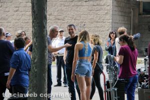 Viterbo - Alessandro Gassman durante le riprese della fiction "Tutto un altro mondo"