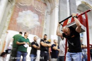 Viterbo - La prova di portata dei facchini
