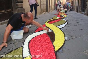 Bolsena - I preparativi dell'infiorata del Corpus Domini