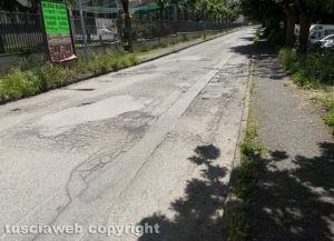 Viterbo - Erbacce e strade dissestate al Murialdo