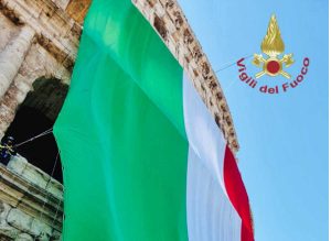 Il tricolore al Colosseo per la festa della repubblica