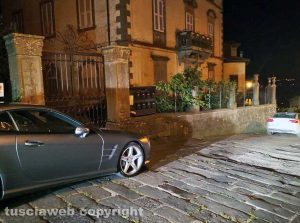 Viterbo - Parcheggio selvaggio in via Nazionale