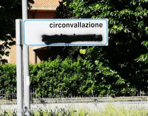 Viterbo - Cancellato il cartello della circonvallazione Giorgio Almirante