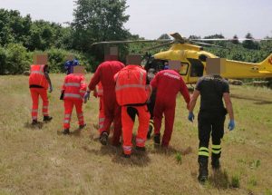 Soriano nel Cimino - I soccorritori dei vigili del fuoco e del 118