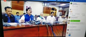 Pakistan - Politici in diretta Facebook con orecchie e baffi da gatto