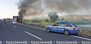 Autotreno in fiamme sull'A1