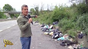 Cassia bis - Jimmy Ghione nelle piazzole di sosta piene di rifiuti