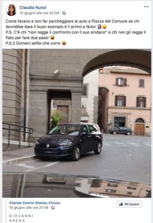 Il post con l'auto di servizio del sindaco parcheggiata
