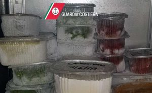 Polignano a Mare - Gli alimenti sequestrati dalla Guardia Costiera