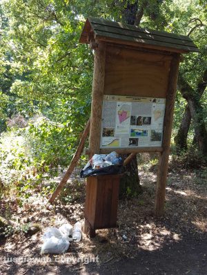 Soriano nel Cimino - Rifiuti al monumento naturale di Corviano