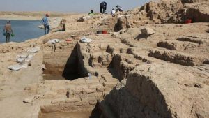 Il palazzo riemerso dal fiume Tigri in Iraq