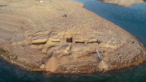 Il palazzo riemerso dal fiume Tigri in Iraq