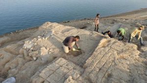 Il palazzo riemerso dal fiume Tigri in Iraq