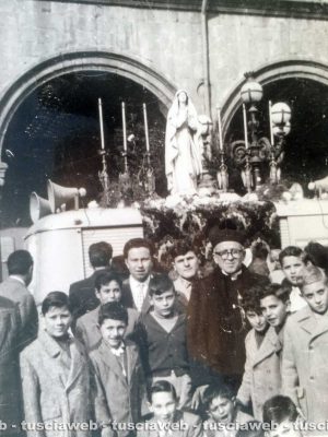 Viterbo - Come eravamo - Anni '60 - Foto di gruppo in piazza del Comune
