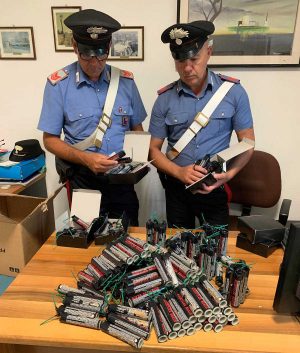 Santa Marinella - I petardi sequestrati dai carabinieri