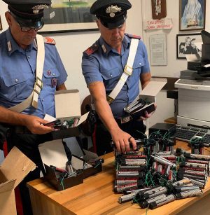Santa Marinella - I petardi sequestrati dai carabinieri