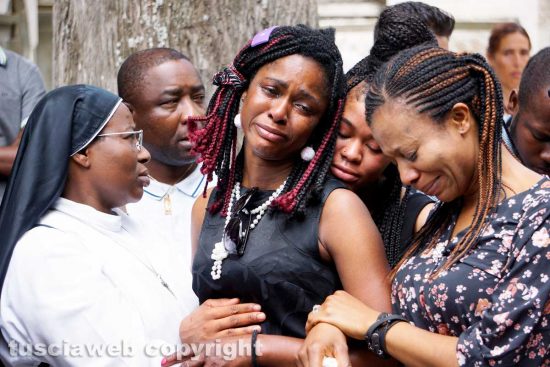 Viterbo - I funerali - Joshua Chibueze Anyanwu - I familiari di Joshua