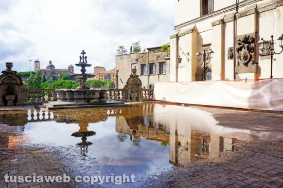Viterbo - Il cortile di Palazzo dei Priori allagato