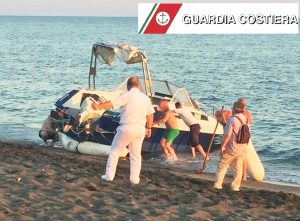 Ladispoli - Barca rischia di affondare - Intervento della guardia costiera