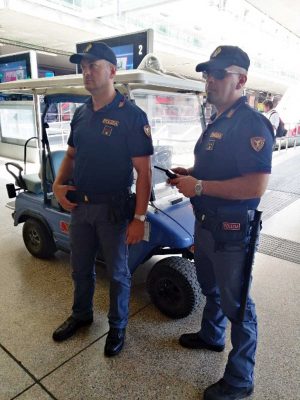 Polizia ferroviaria in stazione