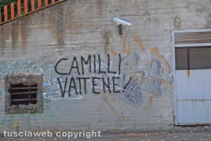 Viterbo - Scritta sul muro contro Piero Camilli