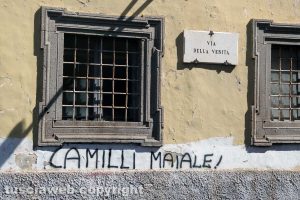 Viterbo - Scritta sul muro contro Piero Camilli