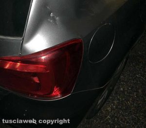 Viterbo - Le auto danneggiate in via Monte Pizzo