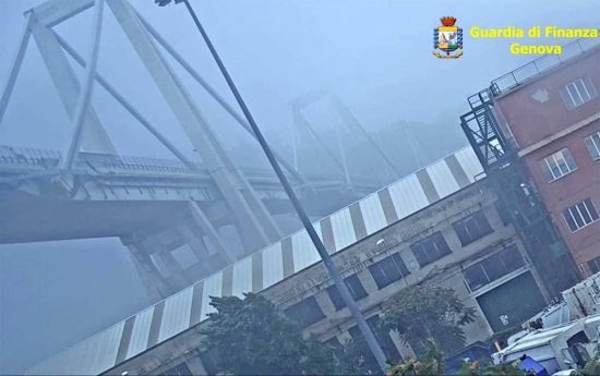 Genova - Ponte Morandi - Le immagini del crollo