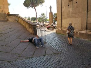 Viterbo - Degrado - Uomo disteso nel centro storico