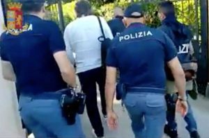 Polizia - Operazione Giù le mani
