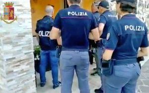 Polizia - Operazione Giù le mani