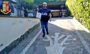 Polizia - Operazione Giù le mani