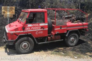 Viterbo - Incendio in strada Acquabianca