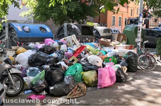 Roma - Rifiuti per strada