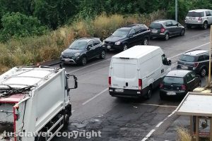 Viterbo - Parcheggio selvaggio in via Monti Cimini