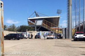 Viterbo - L'intervento di carabinieri e 118 allo stadio
