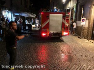 Viterbo - I vigili del fuoco nel centro storico