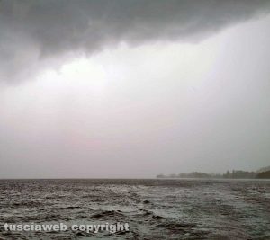 Tempesta sul lago di Bolsena - Foto di Giancarlo Di Matteo
