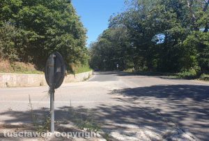 Strada provinciale Canepinese/Cimina nel degrado