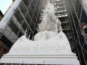 Il montaggio di Gloria a San Sisto