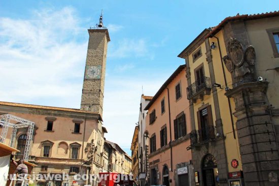 Viterbo - La torre di piazza del comune