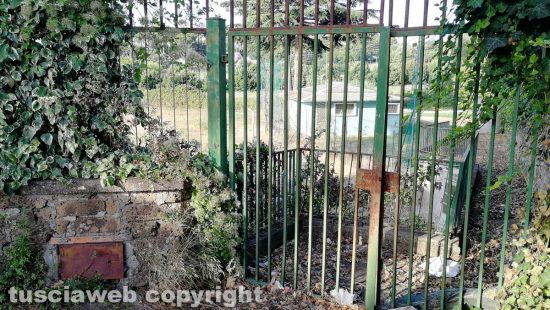 Viterbo - Il campo sportivo comunale all'Ellera nell'abbandono