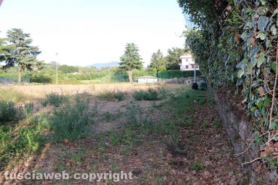 Viterbo - Il campo sportivo comunale all'Ellera nell'abbandono