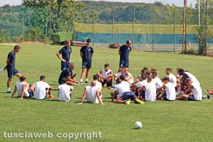 Sport - Calcio - Viterbese - L'allenamento di ieri - Giovanni Lopez parla alla squadra
