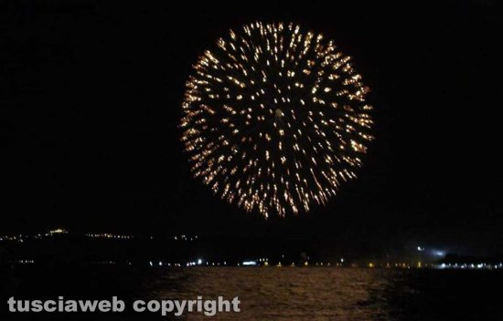 I fuochi d'artificio di Marta sul lago di Bolsena