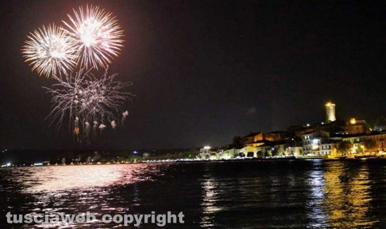 I fuochi d'artificio di Marta sul lago di Bolsena