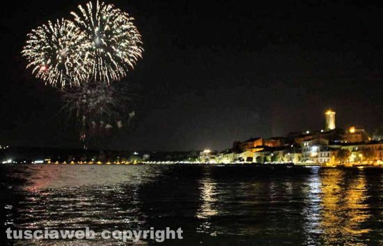 I fuochi d'artificio di Marta sul lago di Bolsena